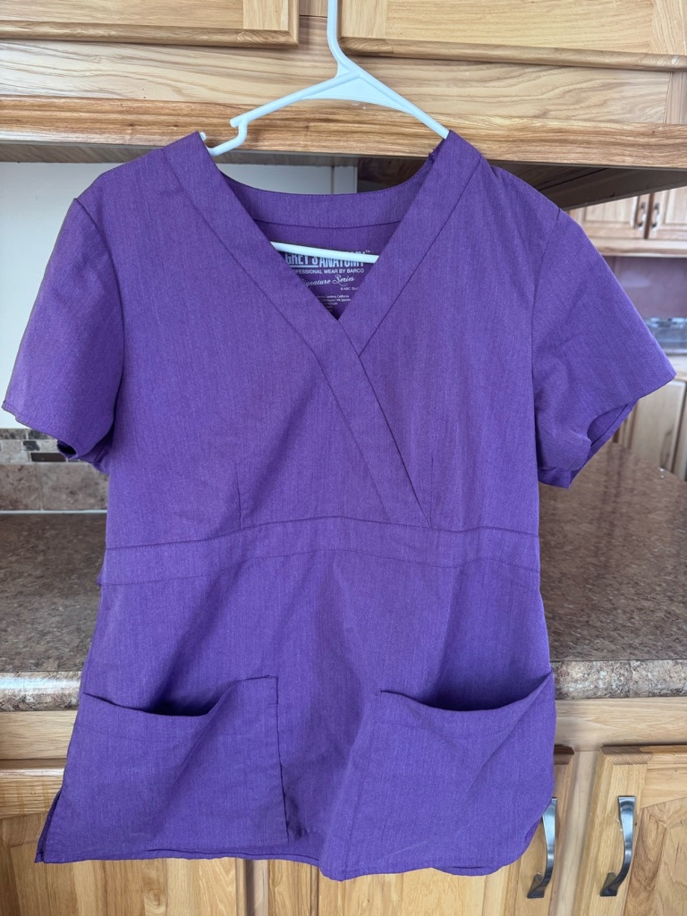 Assorted scrubs - Picture 6 of 8